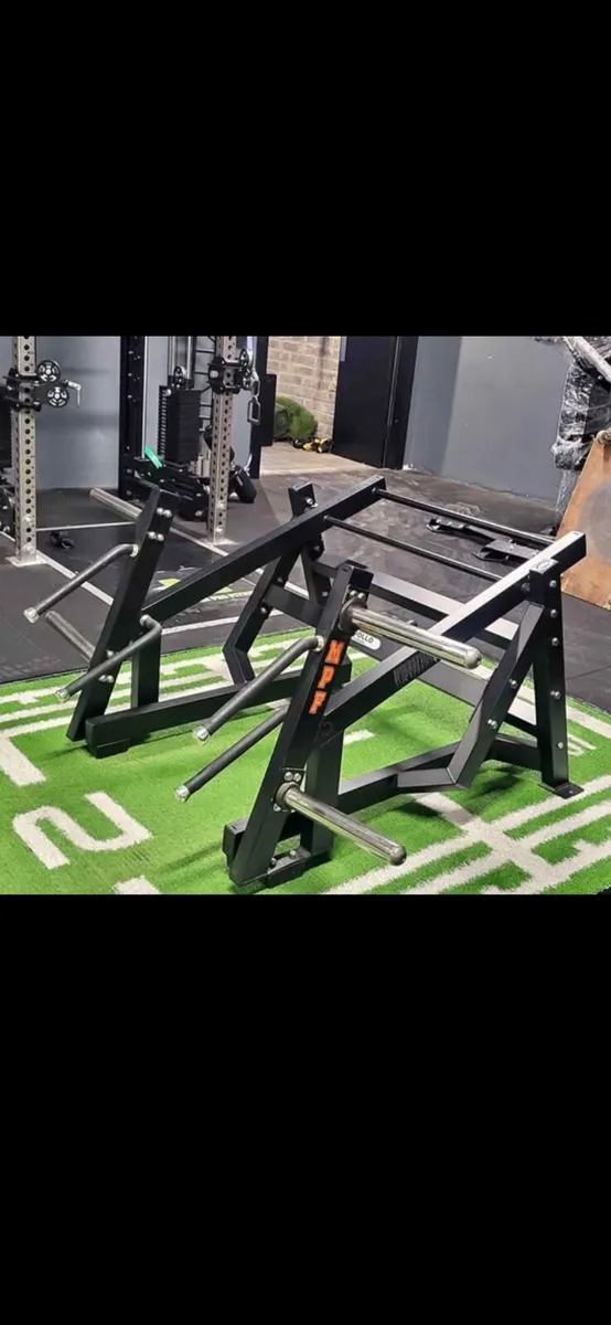 Shrug machine
