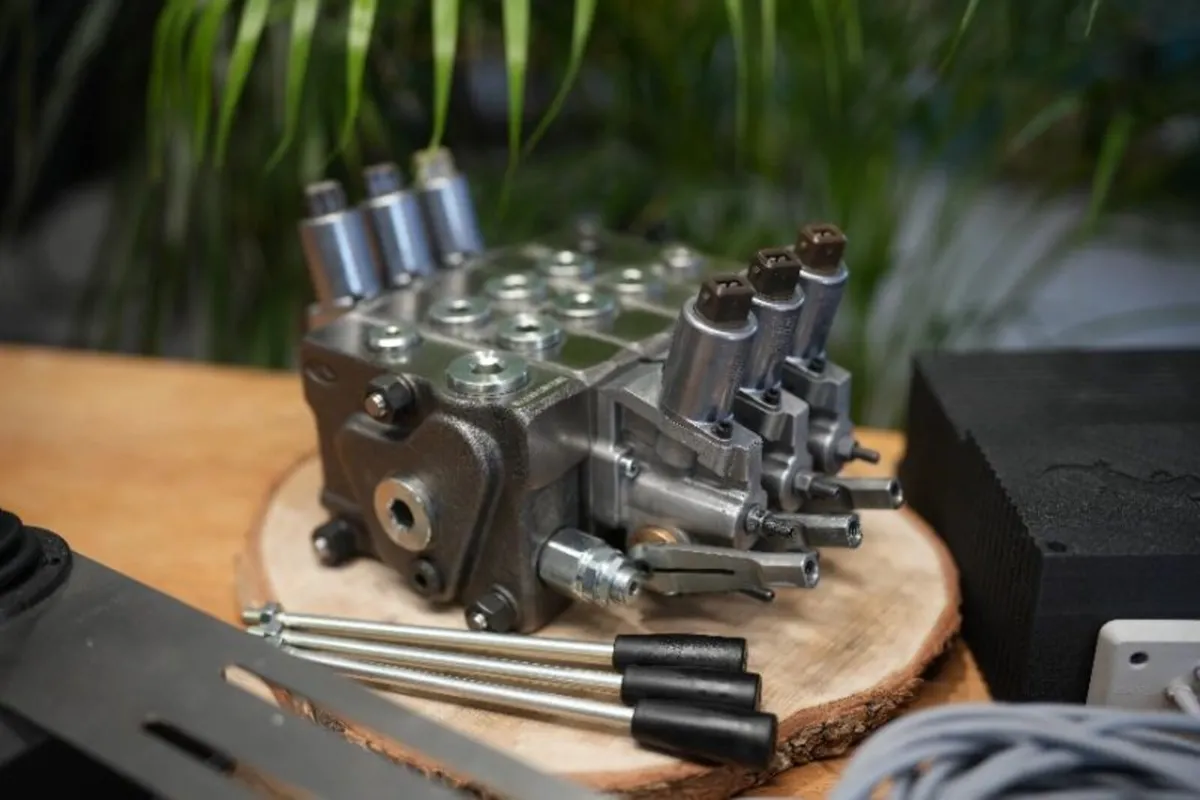 Tractor Loader John Deere Proportional Joystick - Image 3