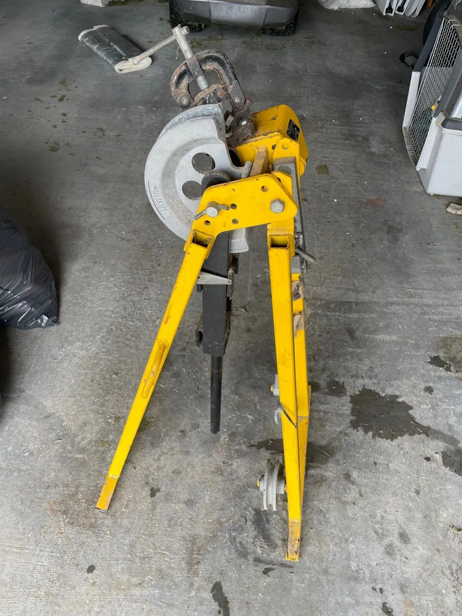 Pipe bending machine - Image 1
