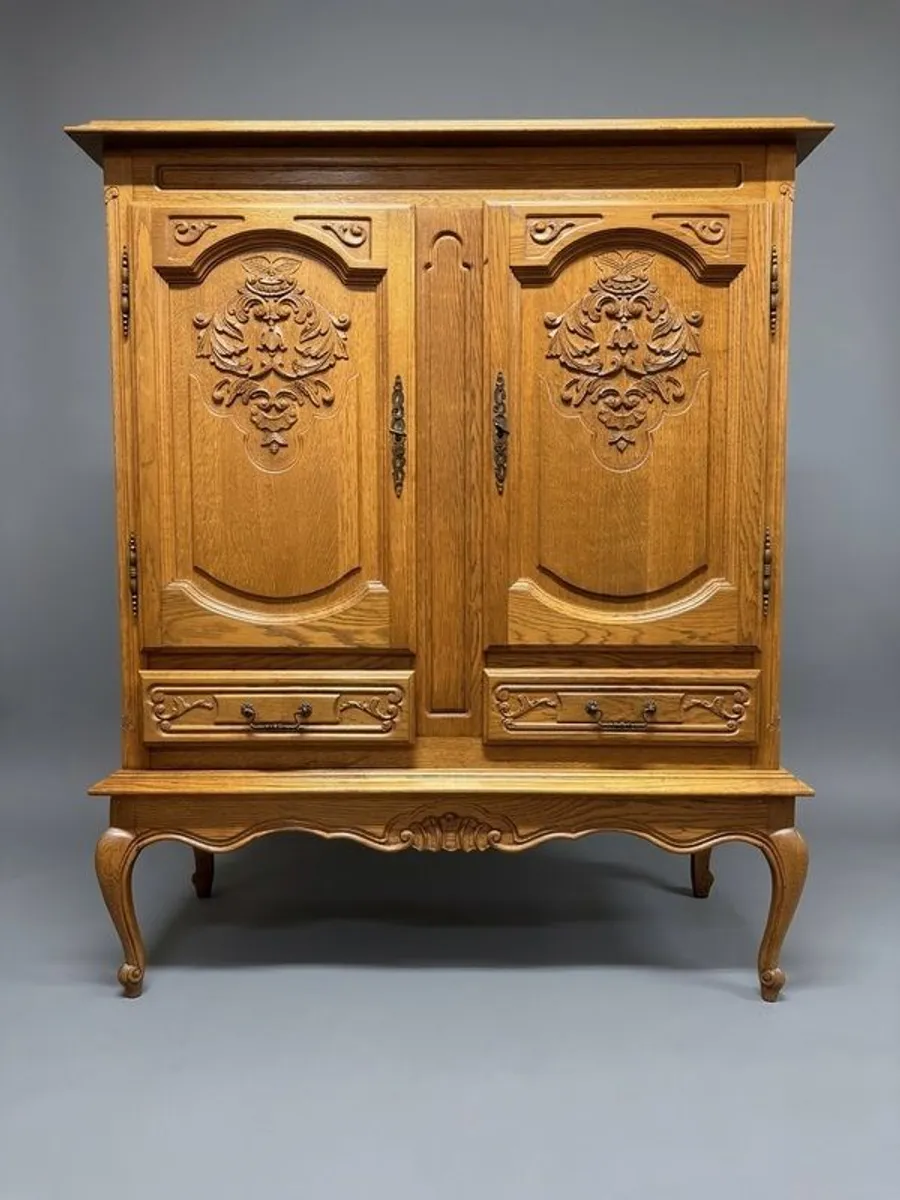 Elegant 1940s French Oak Large Credenza or Highboard - Image 1