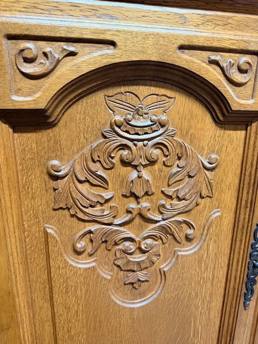 Elegant 1940s French Oak Large Credenza or Highboard - Image 2