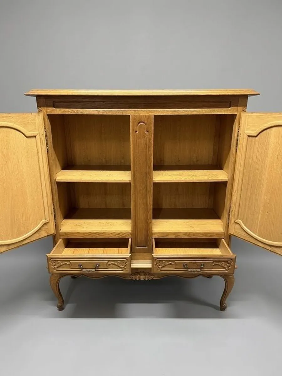 Elegant 1940s French Oak Large Credenza or Highboard - Image 3