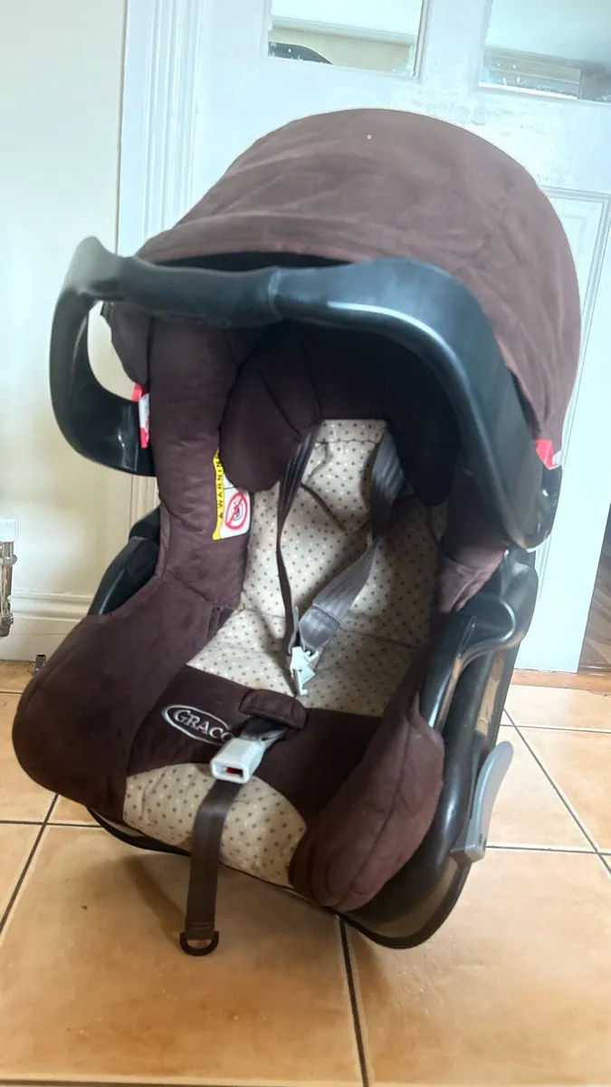 car seat & isofix base Grace - Image 1