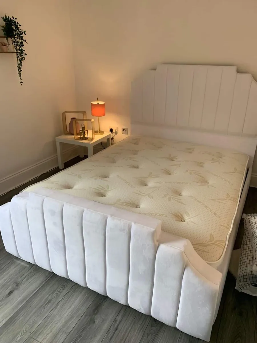 Hilton Chesterfield Bed Frame With Mattress Opt - Image 4