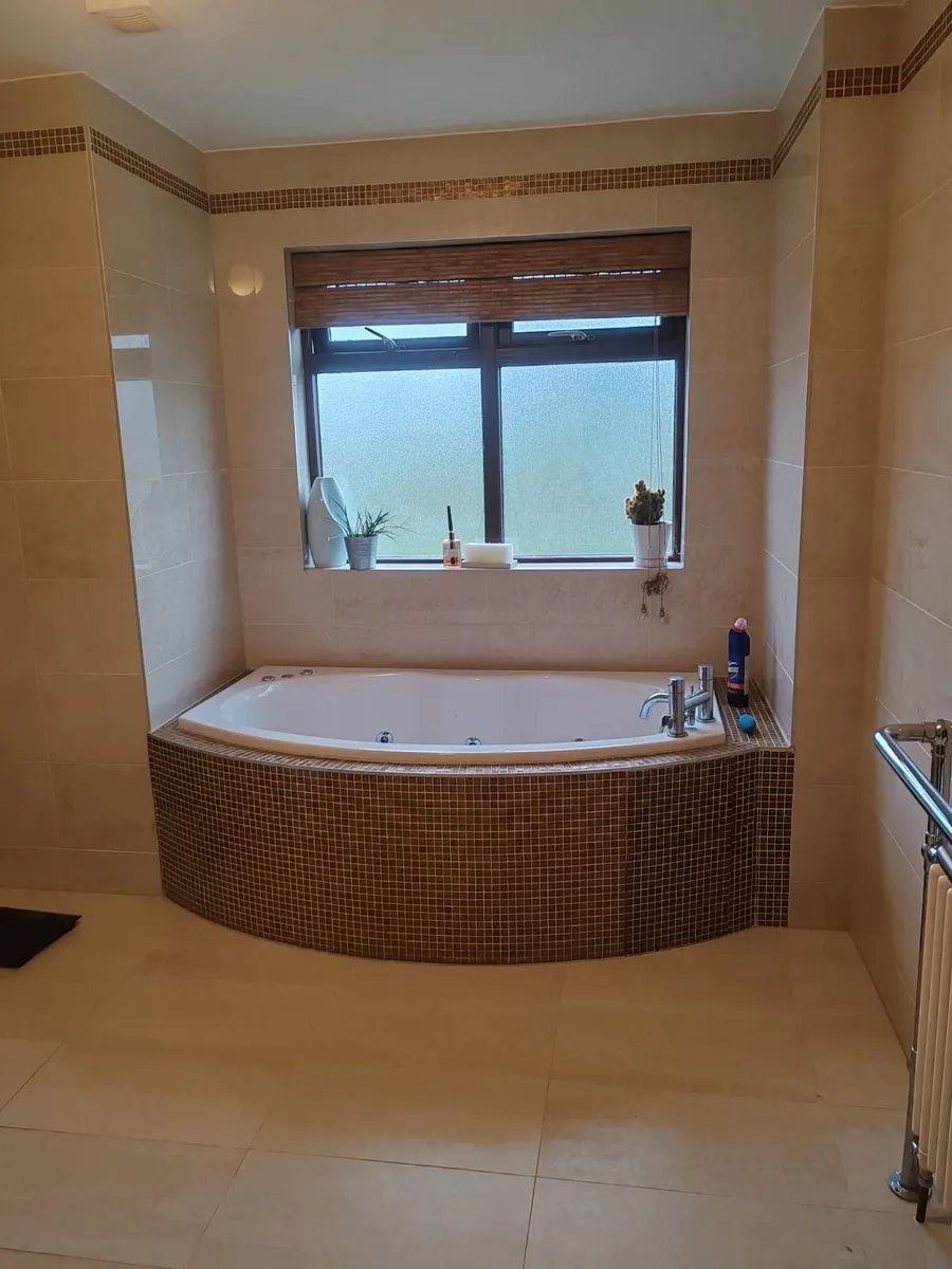 Jacuzzi Bath - Image 1