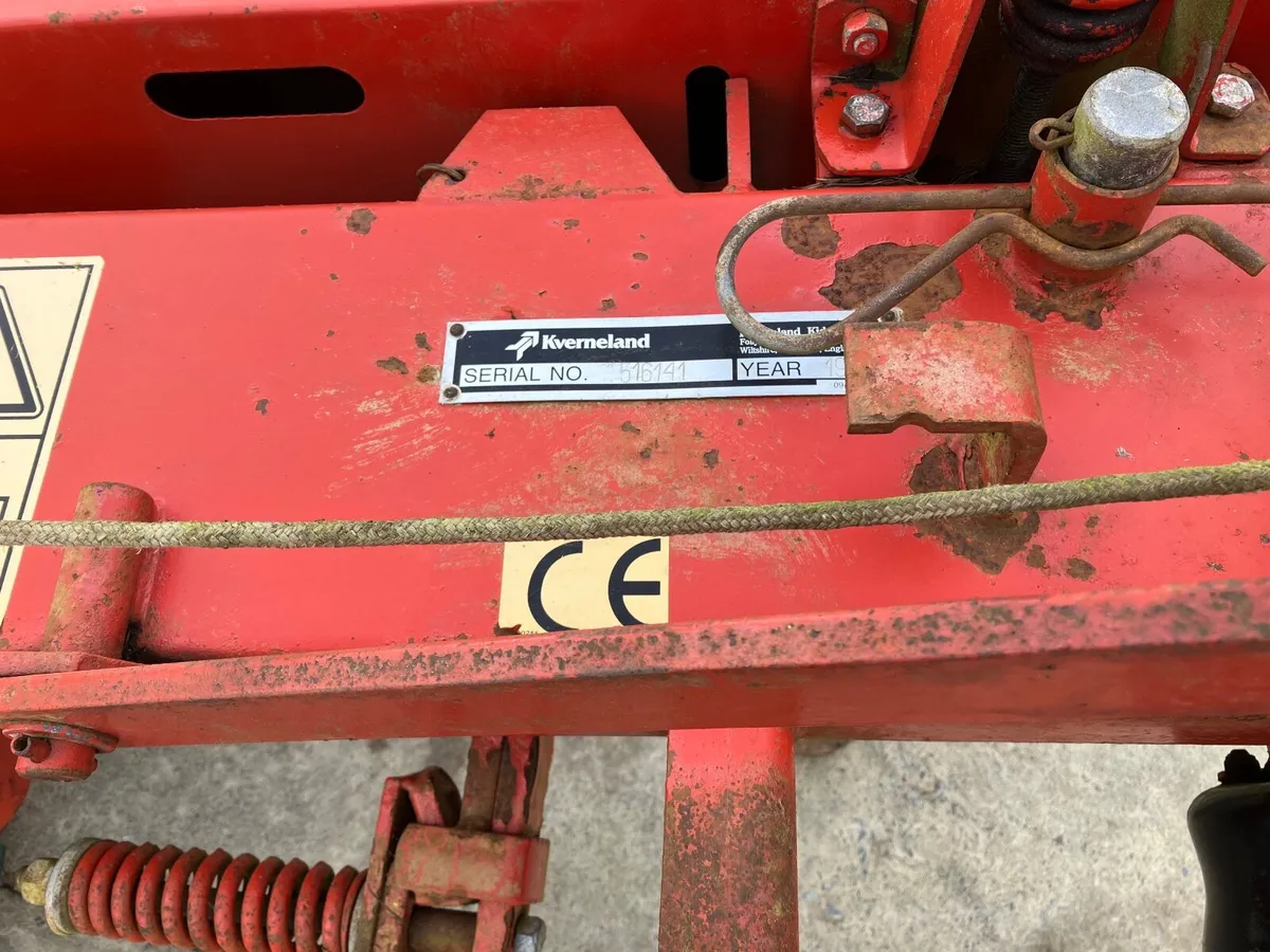 Kverneland kd165 drum mower & bale wrapper tractor - Image 3