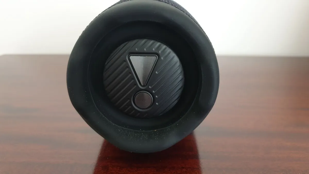 JBL Charge 6 bluetooth speaker - Image 2