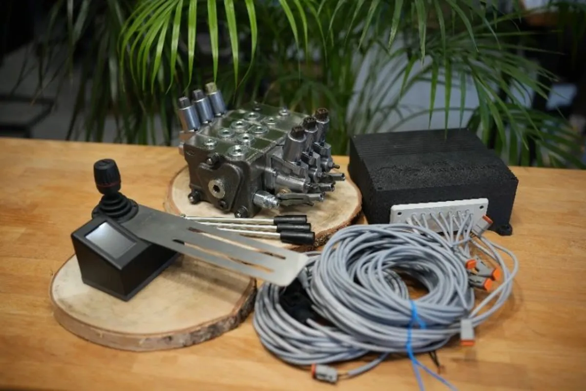 Tractor Loader John Deere Proportional Joystick - Image 1