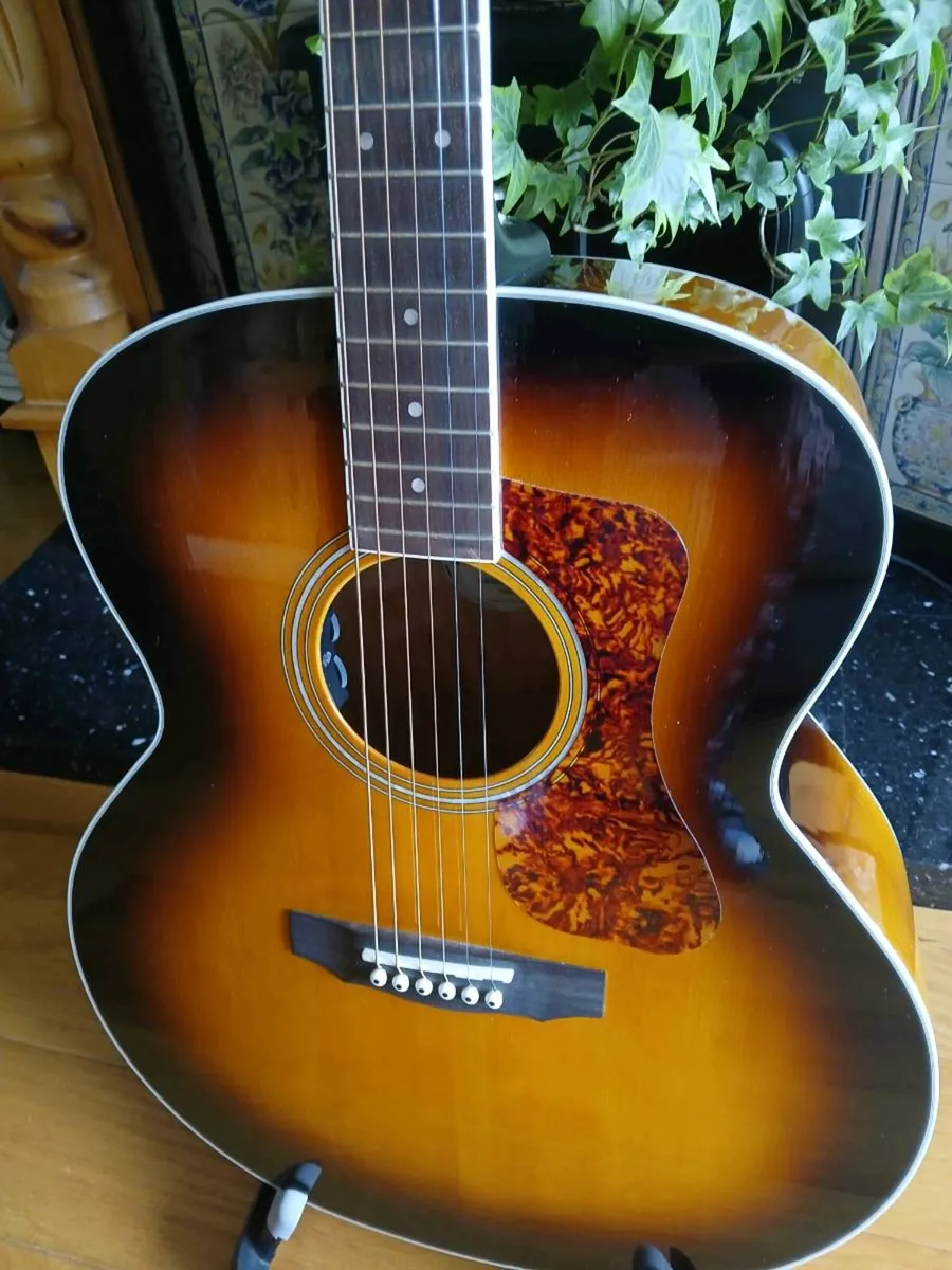 Guild 250 E Deluxe Westerly Guitar - Image 3