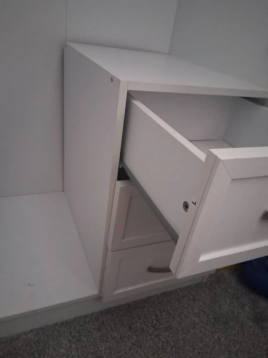 White Wardrobe - Image 4