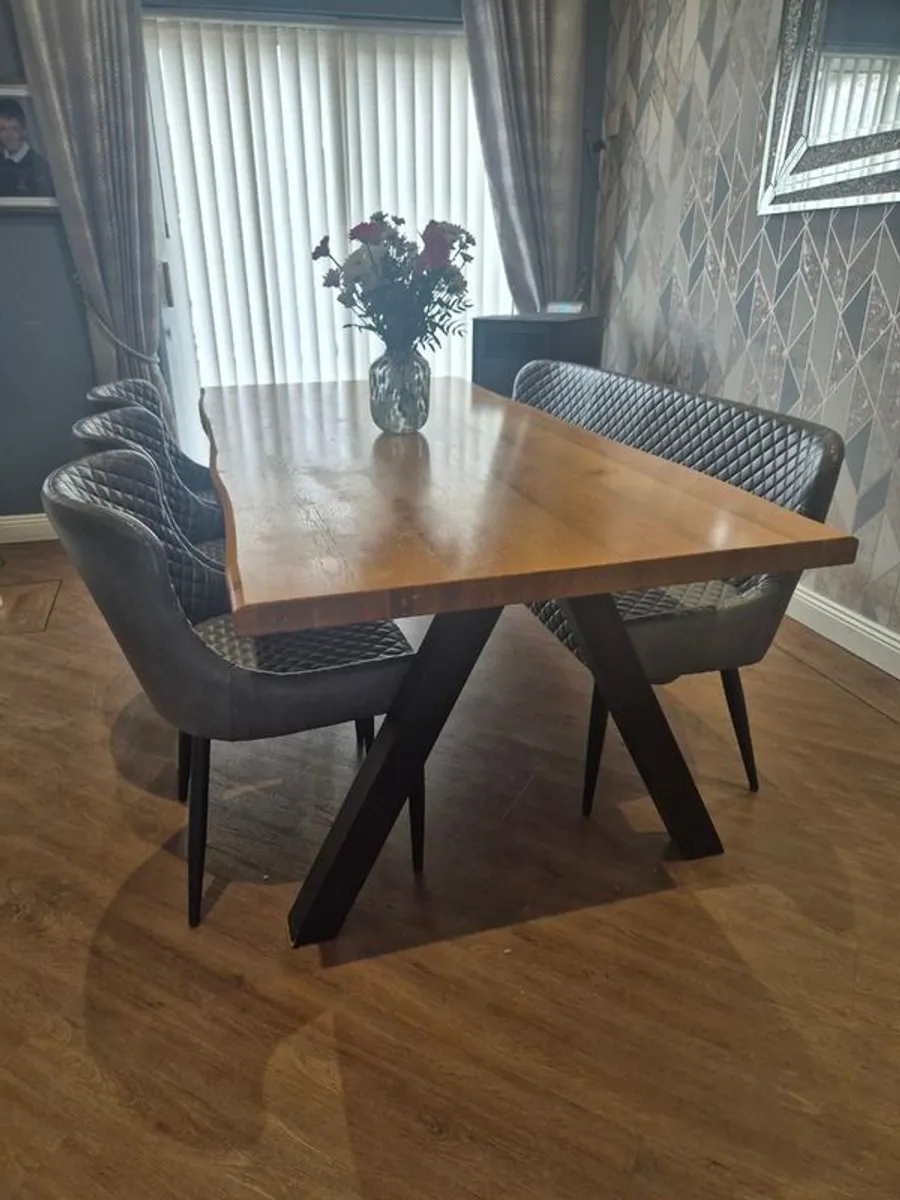 Dining table and chairs - Image 1