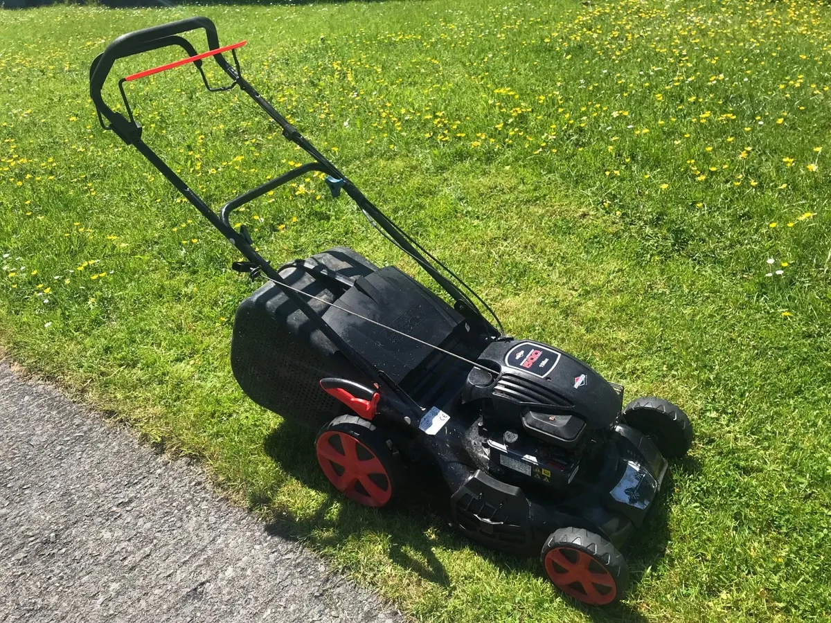 Briggs and stration Self drive lawnmower - Image 2