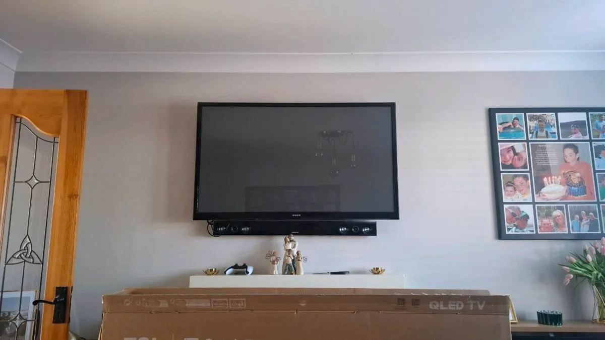 51" Samsung TV - Image 3