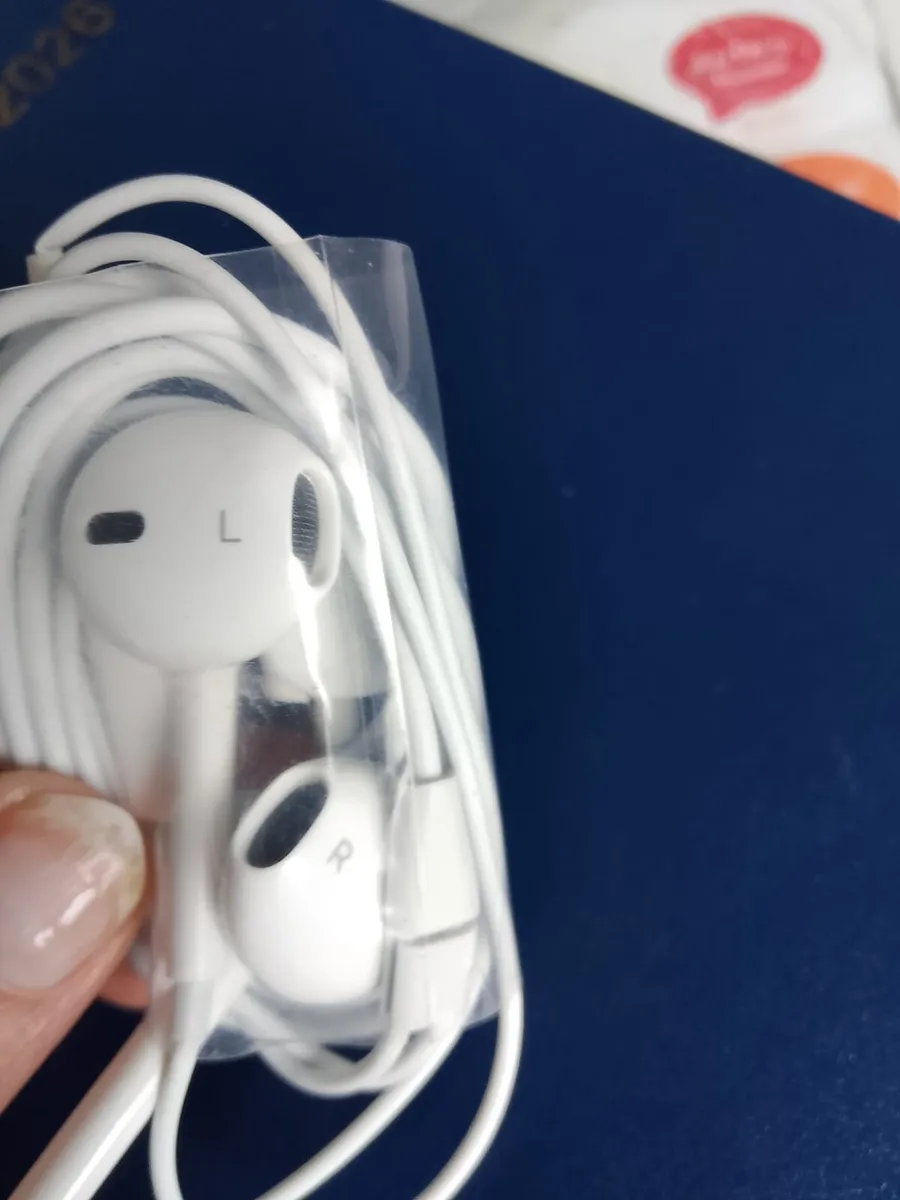 New Motorola headphones - Image 1