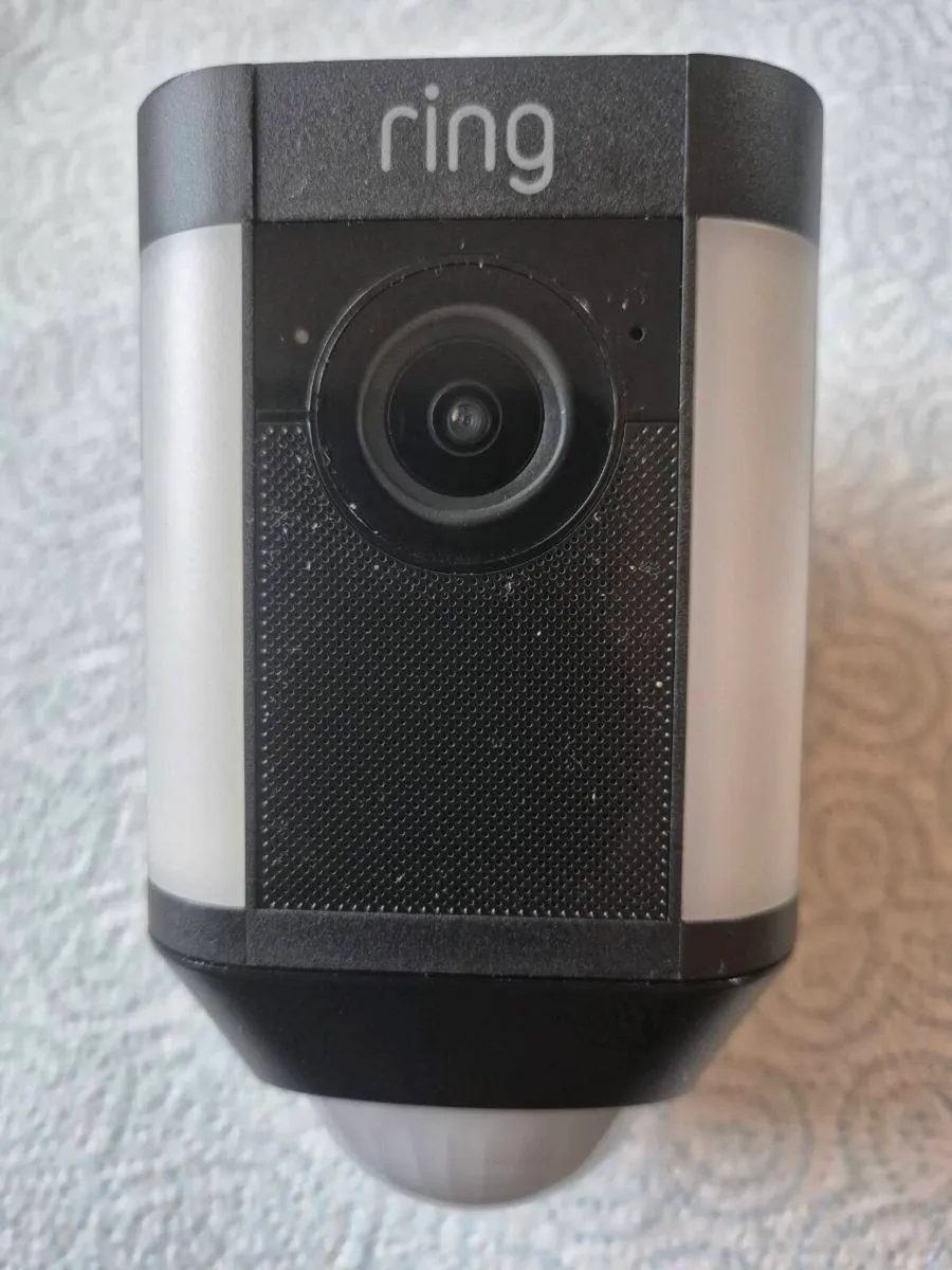 Ring spotlight camera battery version - Image 1