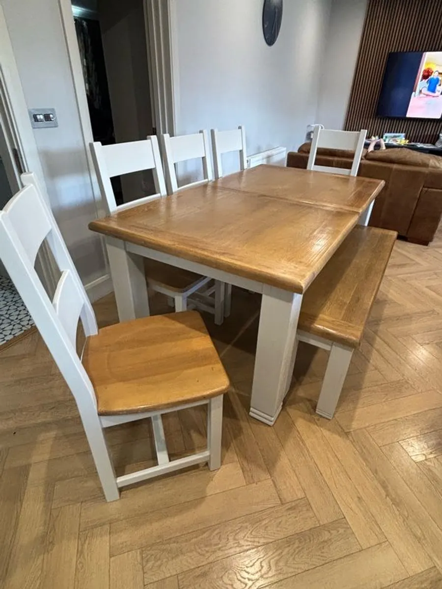 Large extendable 8 seater table with 5 chairs and a bench - Image 1