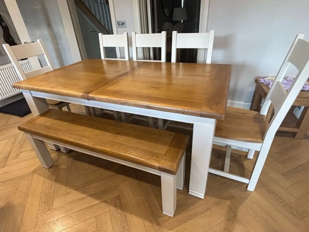 Large extendable 8 seater table with 5 chairs and a bench - Image 3