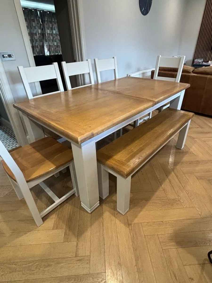 Large extendable 8 seater table with 5 chairs and a bench - Image 4