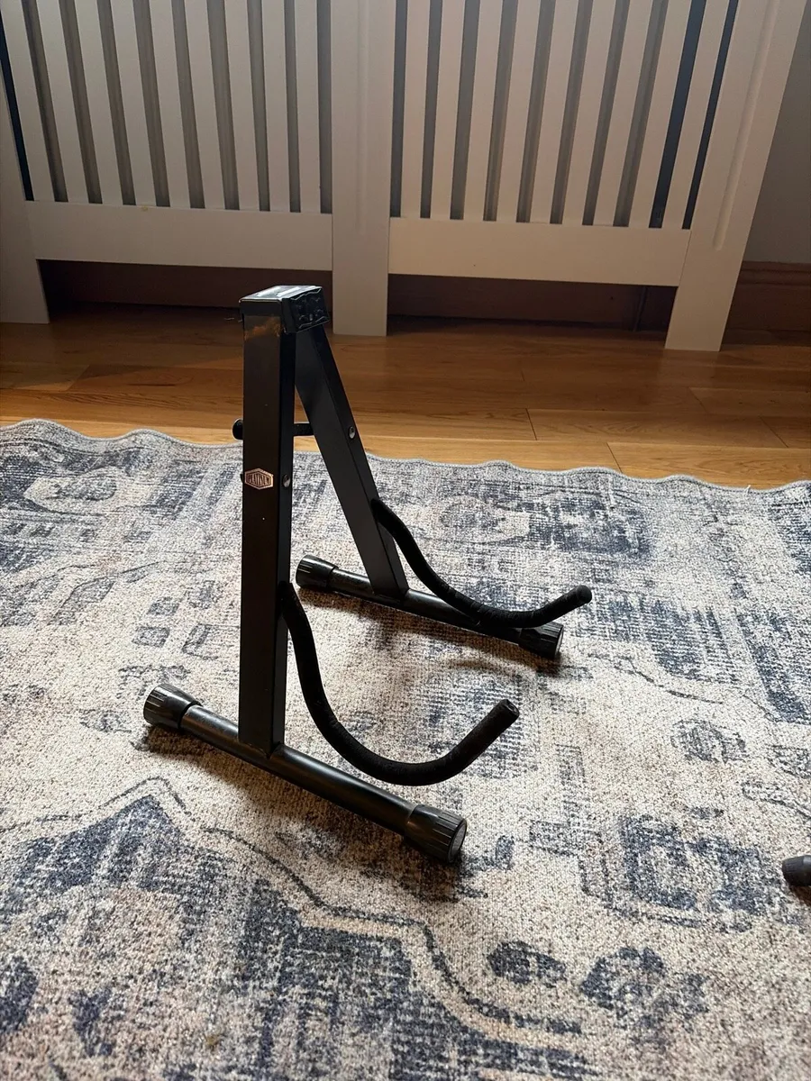 Guitar stand