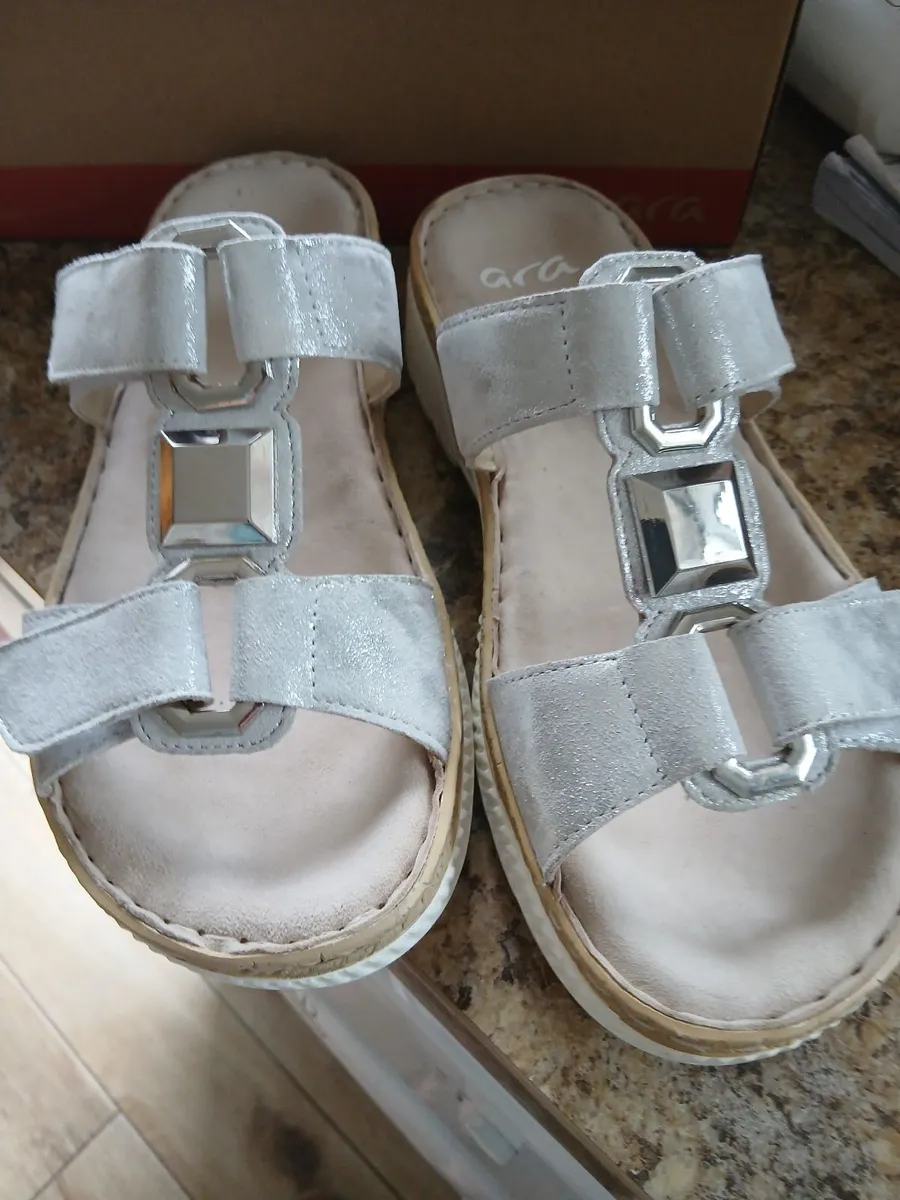 Sandals - Image 3