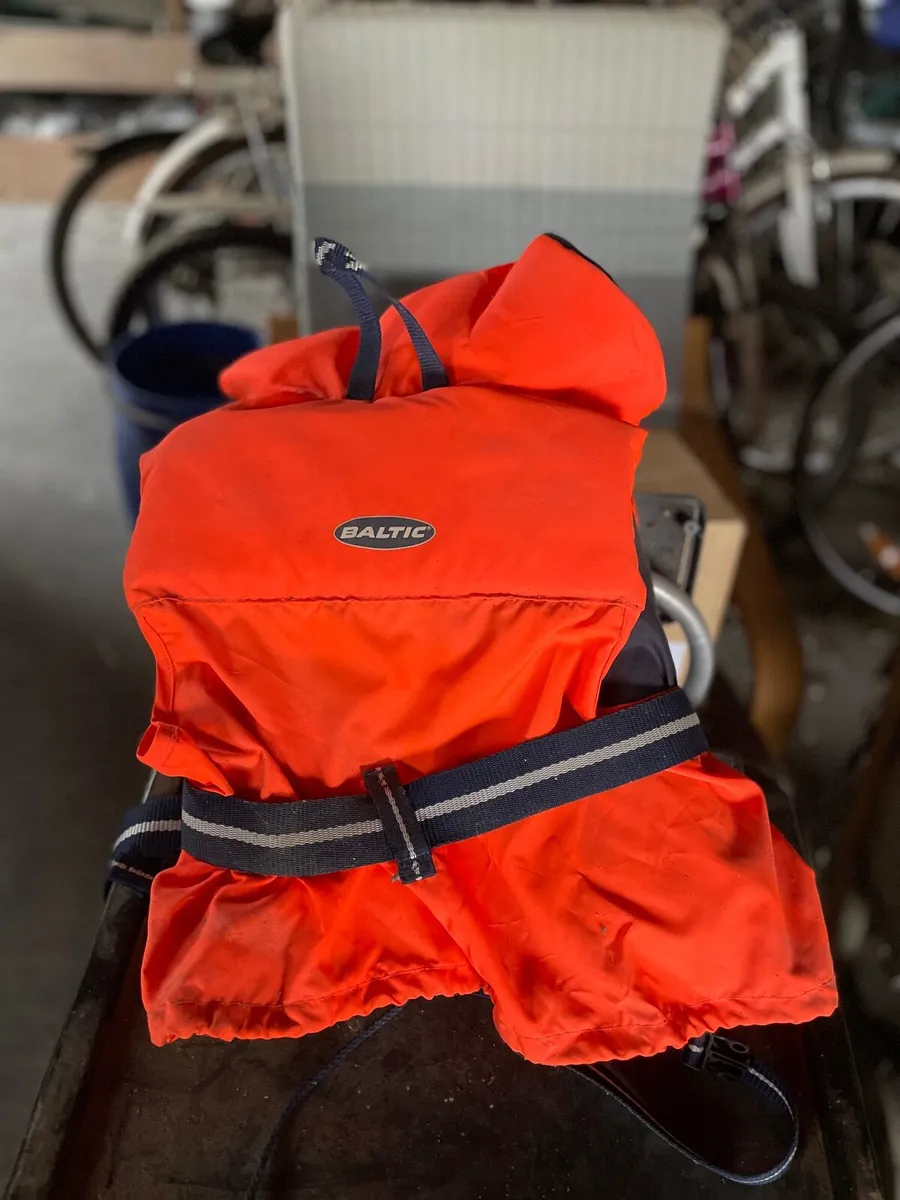Life jacket - Image 3