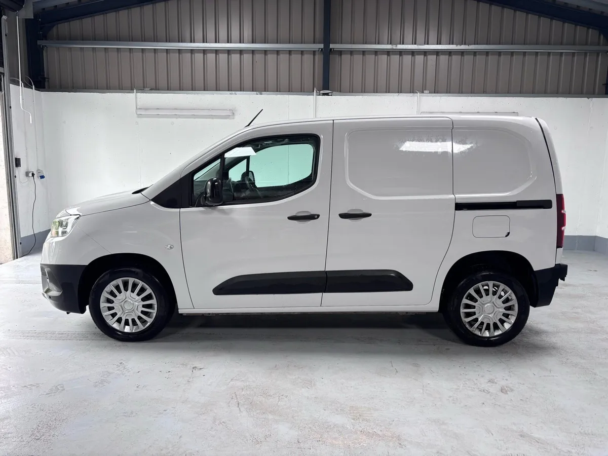 2024 Toyota Proace City icon - Image 4