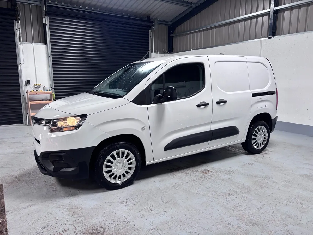 2024 Toyota Proace City icon - Image 3