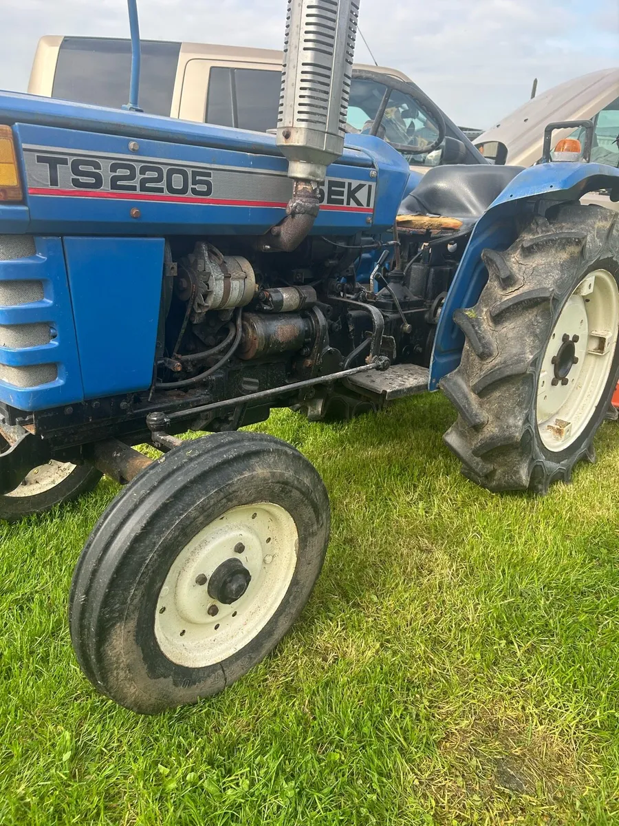 Iseki TS 2205 & finishing mower - Image 3