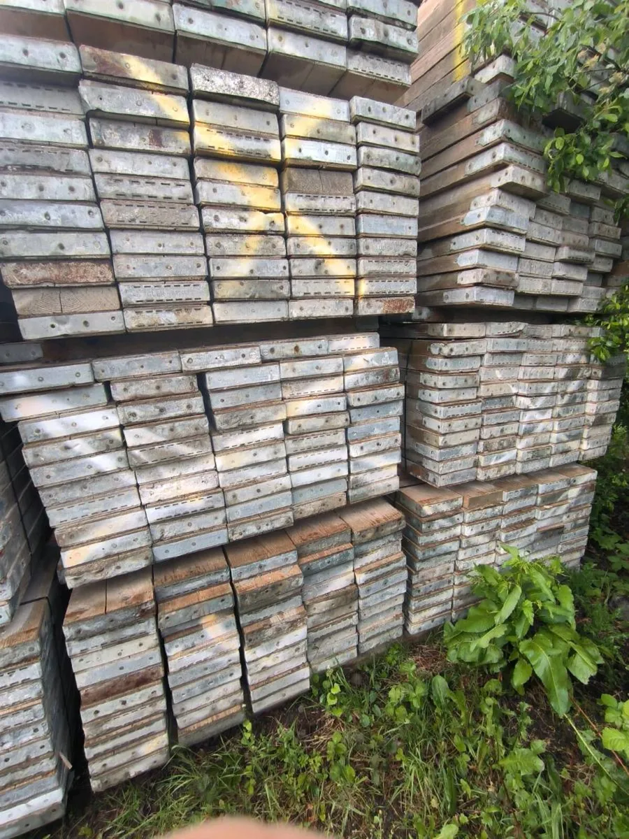 8 foot scaffolding planks - Image 1