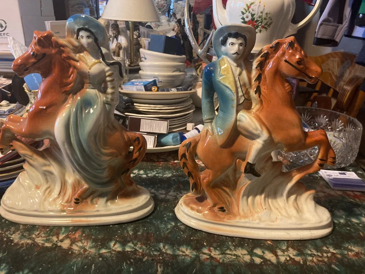 Staffordshire figures free postage - Image 1