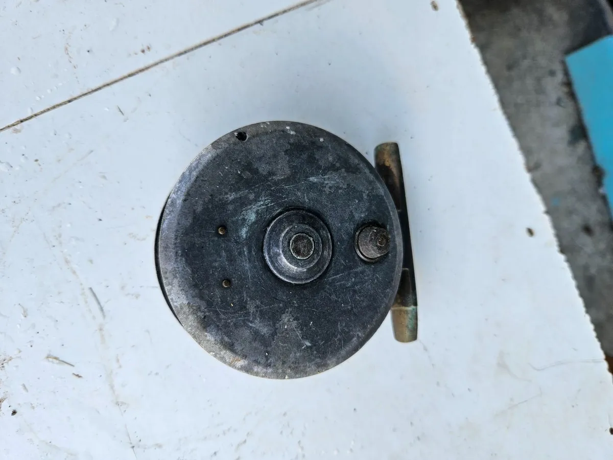 Vintage Fishing Reel - Image 2