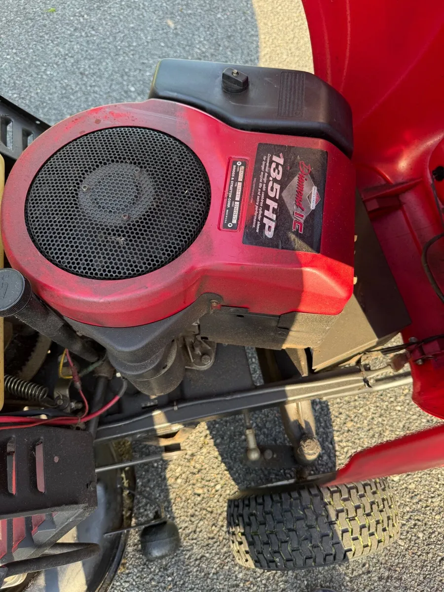 Castel Garden Twin Cut Ride-On Mower - Image 2
