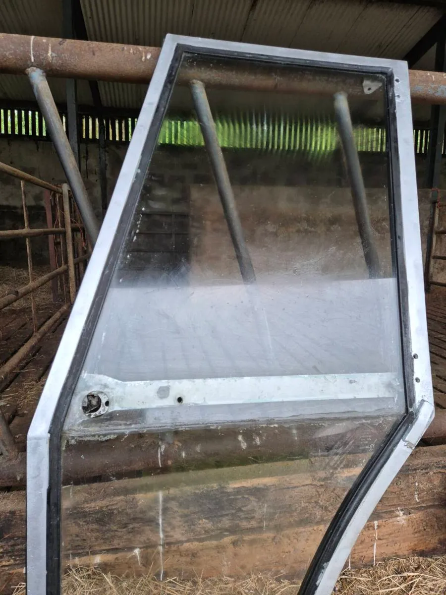 Massey ferguson 390 left hand door - Image 2