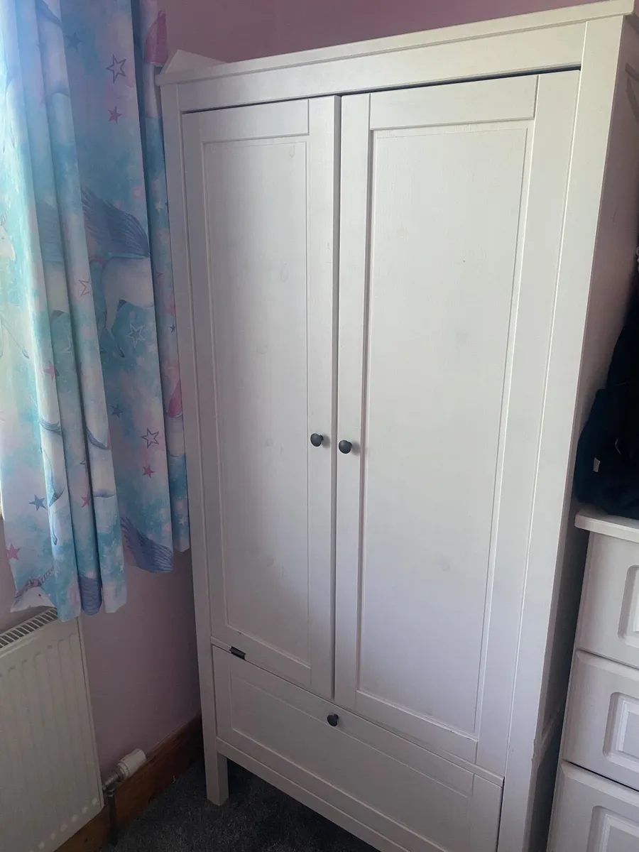 Children’s wardrobe - Image 1