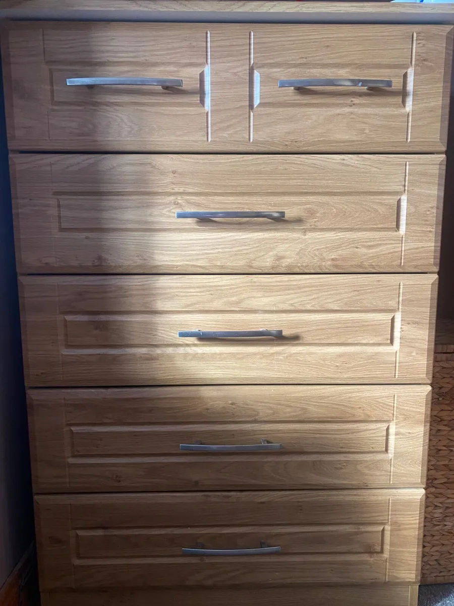 Chest of drawers