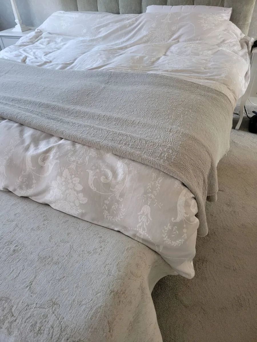 Laura Ashley bedspread - Image 2