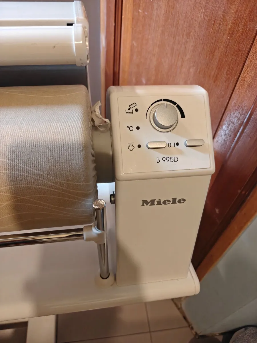 Miele B995D rotary iron for domestic & Airbnb - Image 2