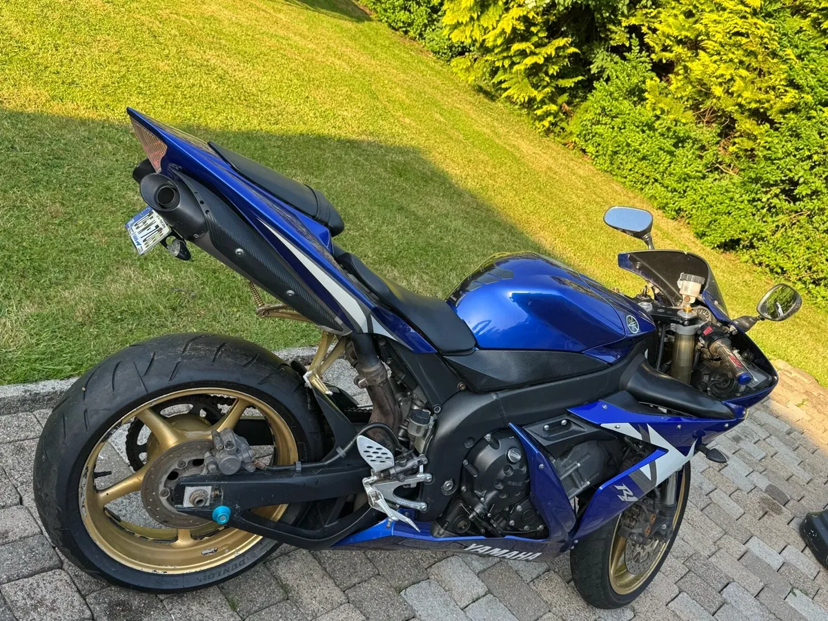 R1 - Image 2