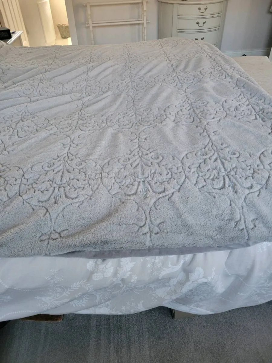 Laura ashley throw - Image 4