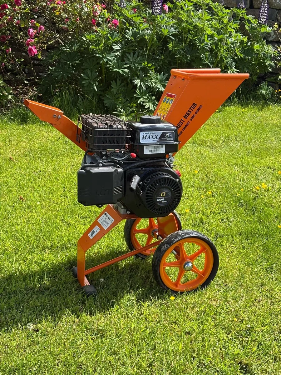 Wood chipper - Image 1