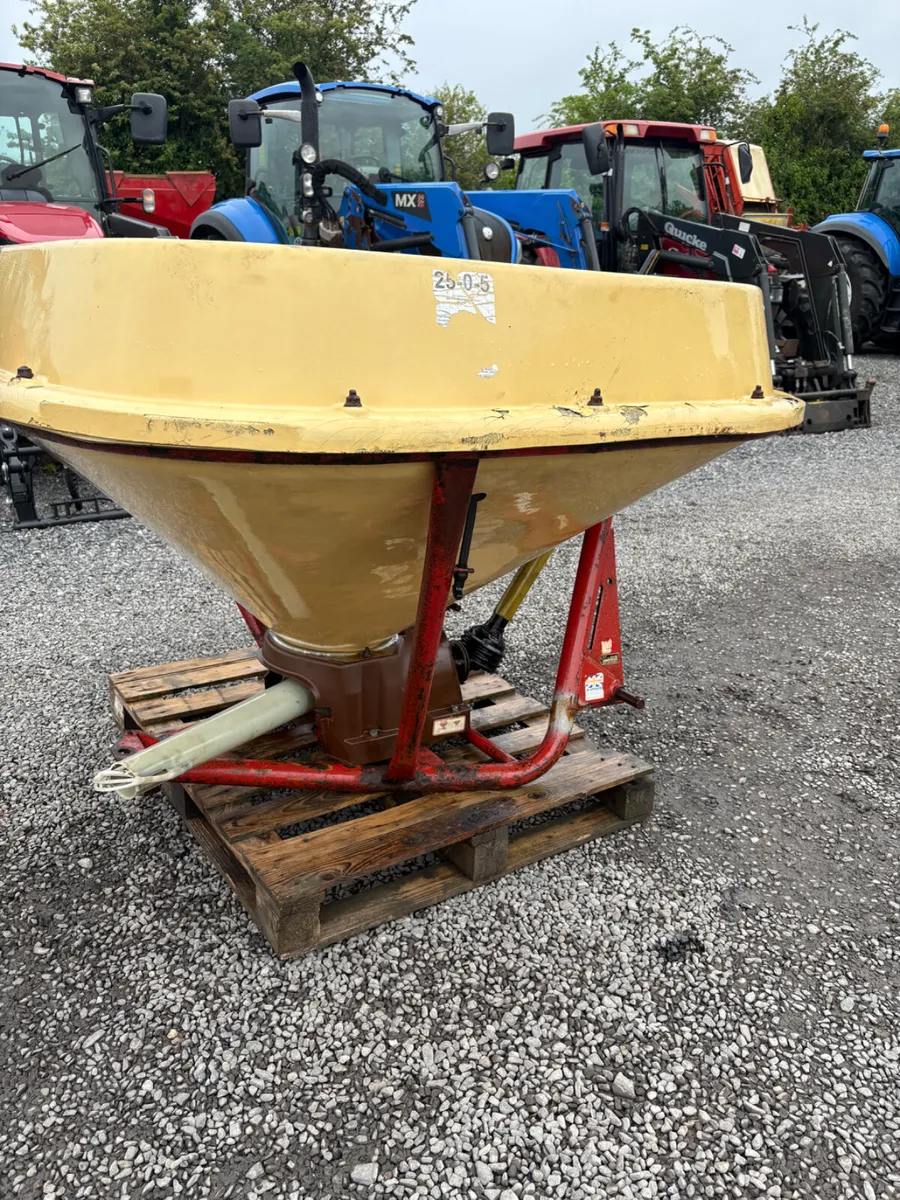 Vicon Wagtail Fertiliser Spreader - Image 3