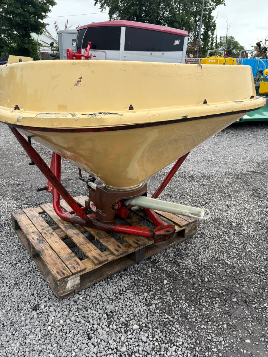 Vicon Wagtail Fertiliser Spreader - Image 1