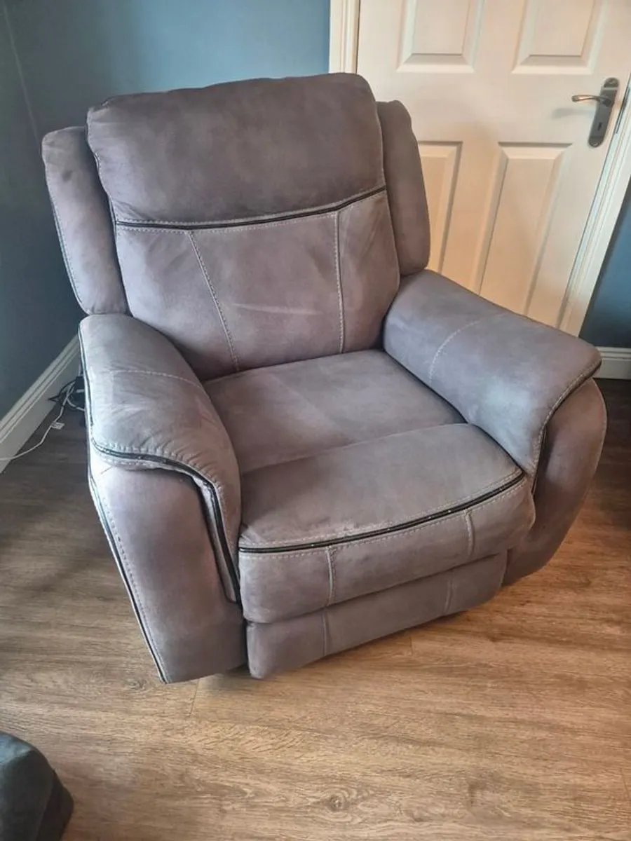 3 seater and sofa and single recliner - Image 4