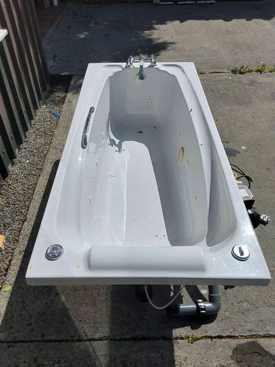 Jacuzzi Neckstream Bath with pump - Image 2