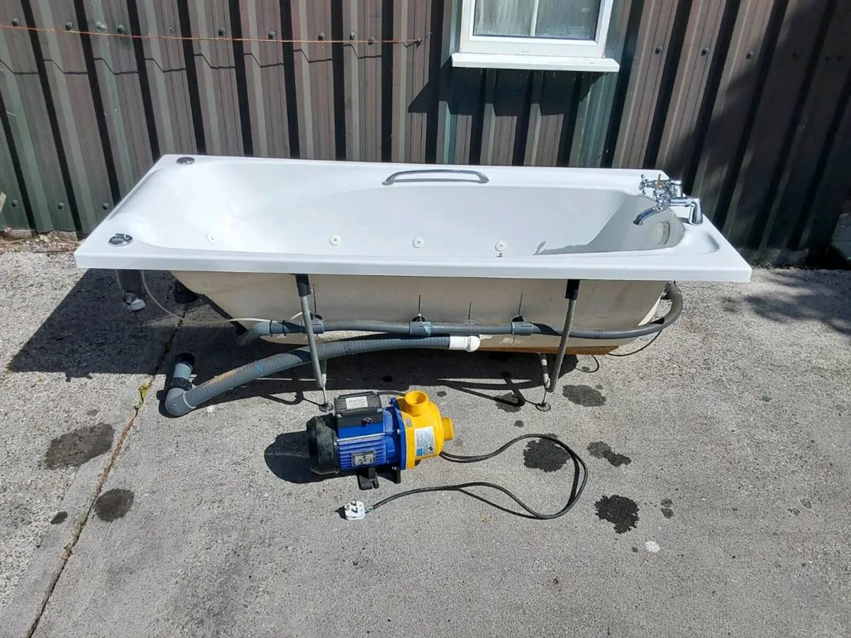 Jacuzzi Neckstream Bath with pump - Image 1