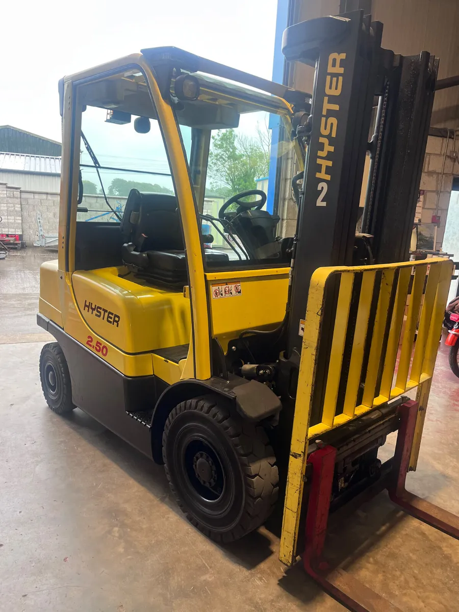Forklift - Image 2