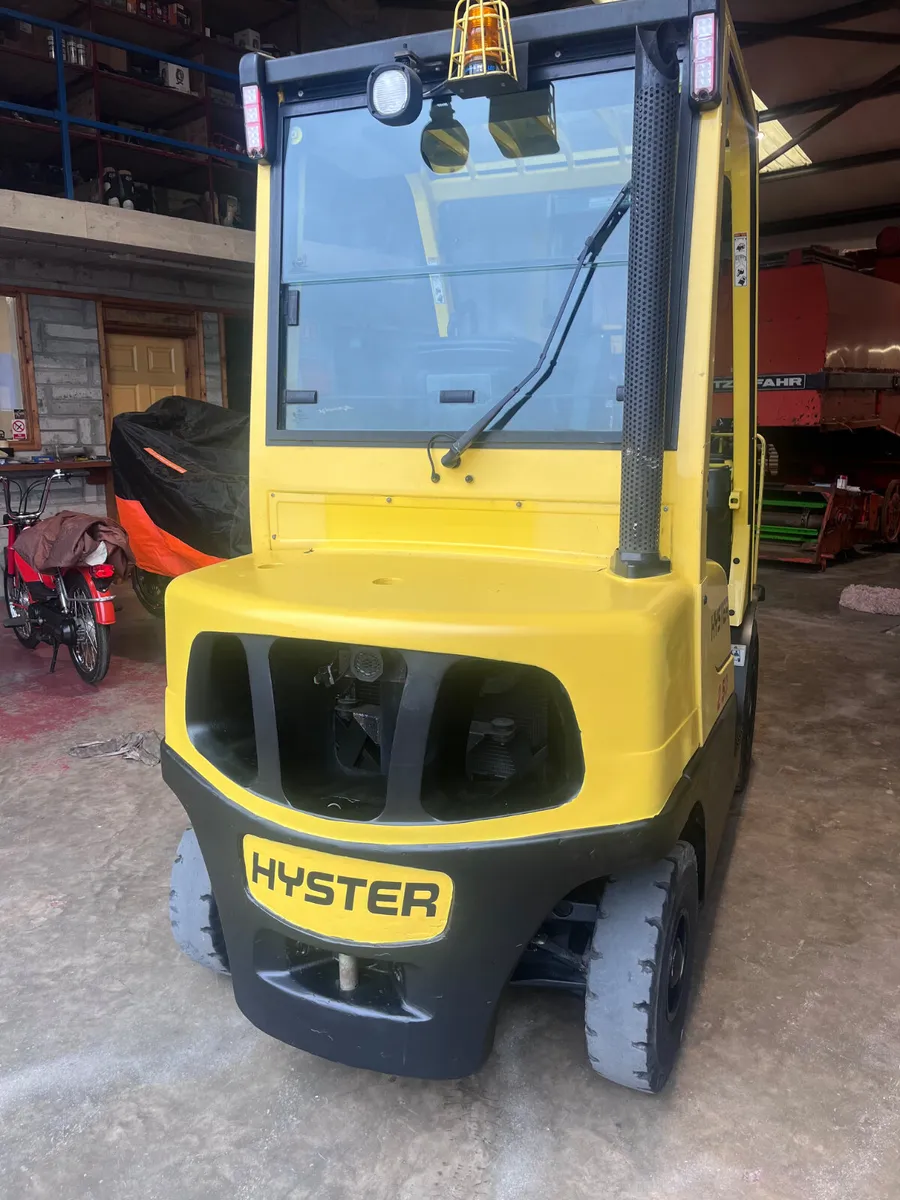 Forklift - Image 4