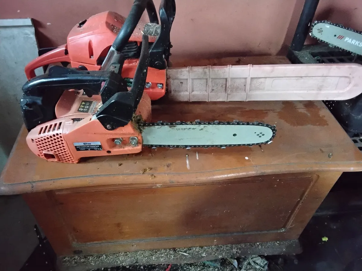 2 Chainsaws - Image 1