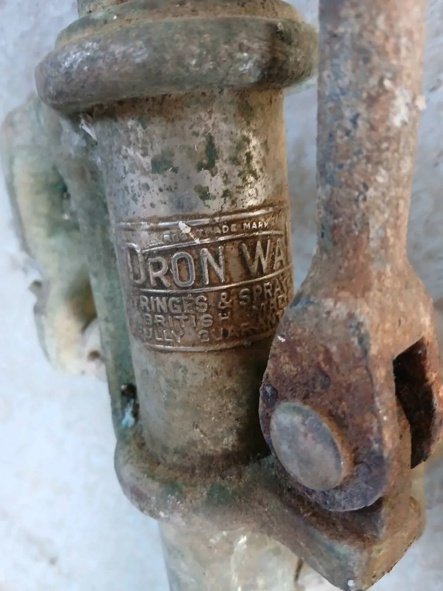 Vintage pump - Image 3