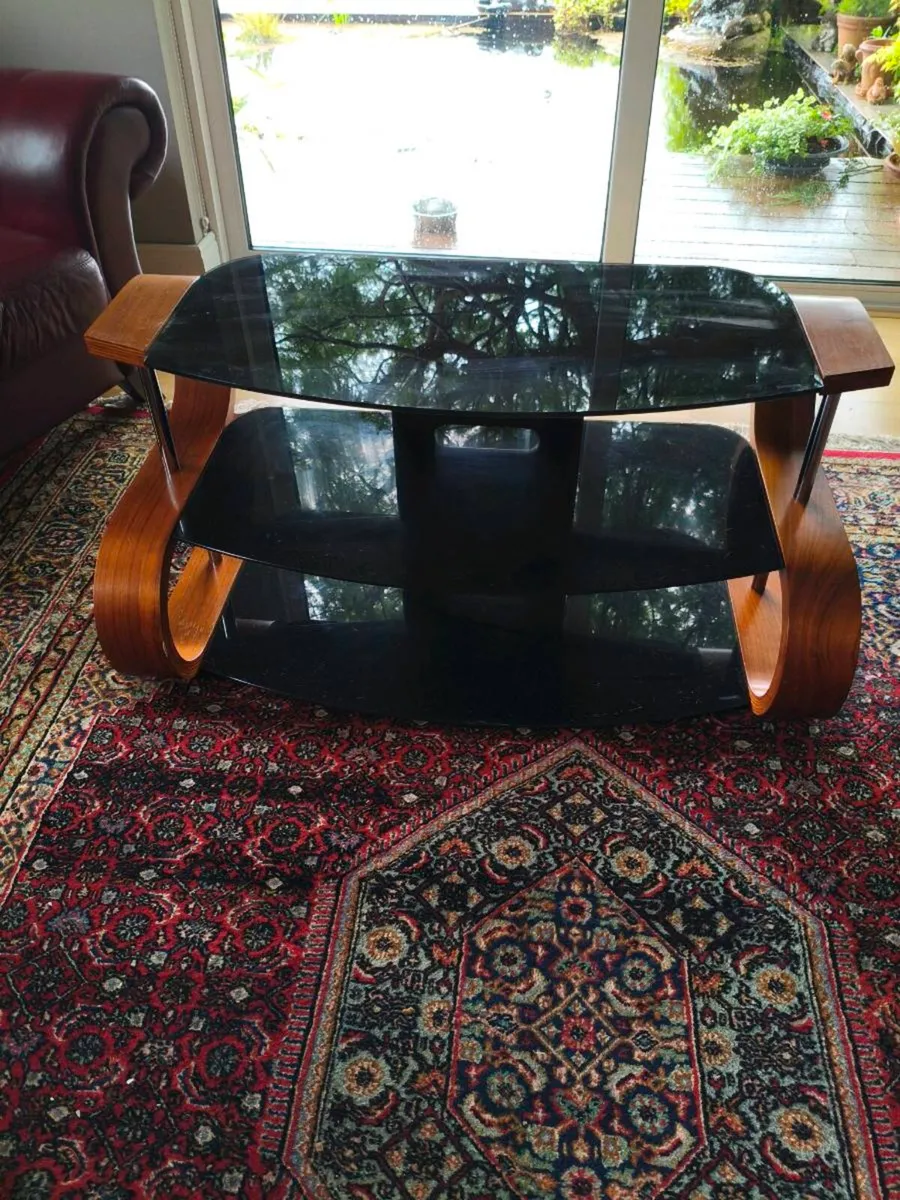Beautiful TV stand like new,70 Euro bargain - Image 2